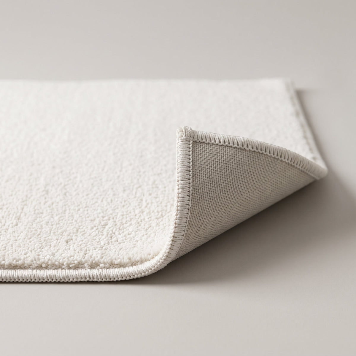 Détail du bord et de l'envers antidérapant, coloris blanc