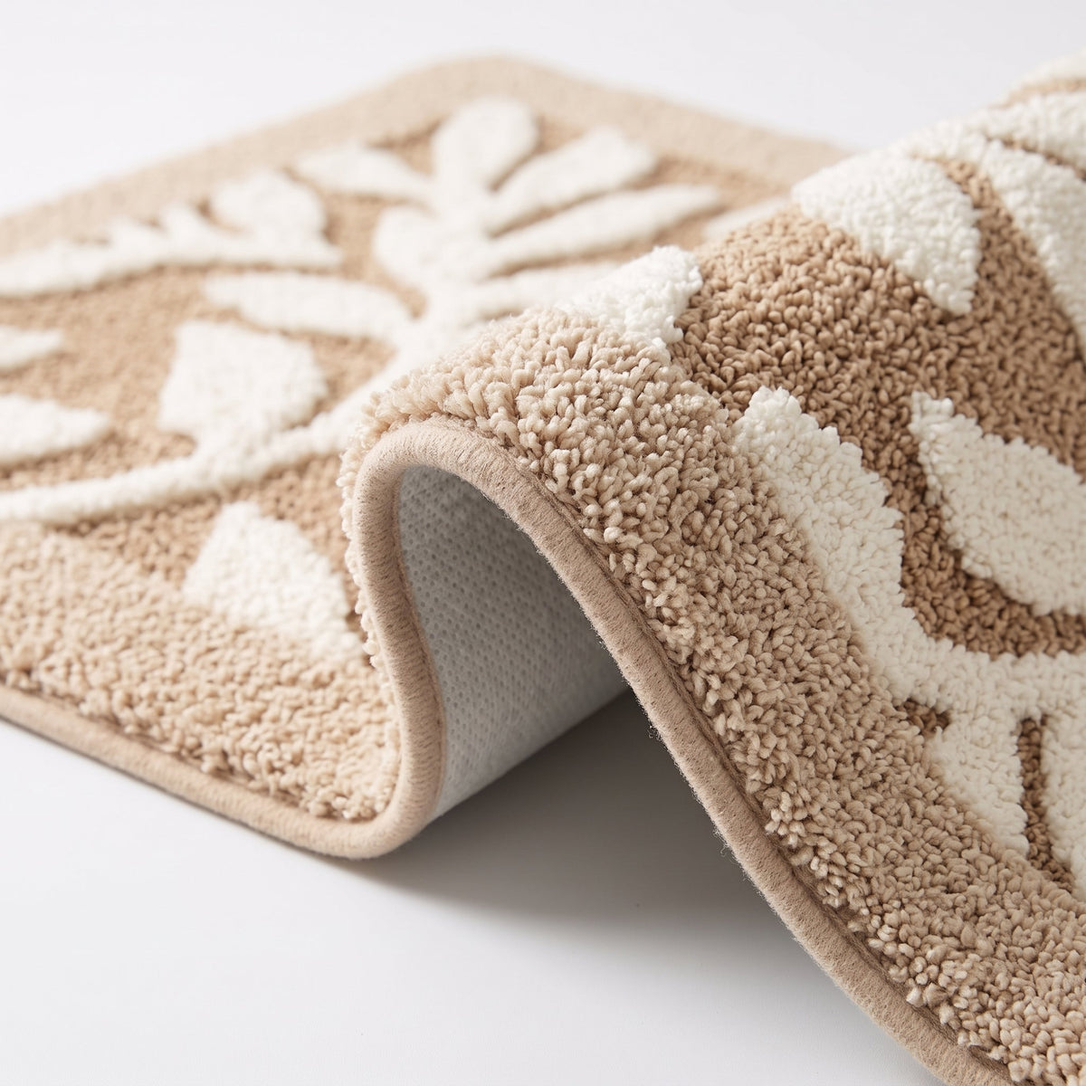 Détail du bord et de l'envers antidérapant, coloris beige