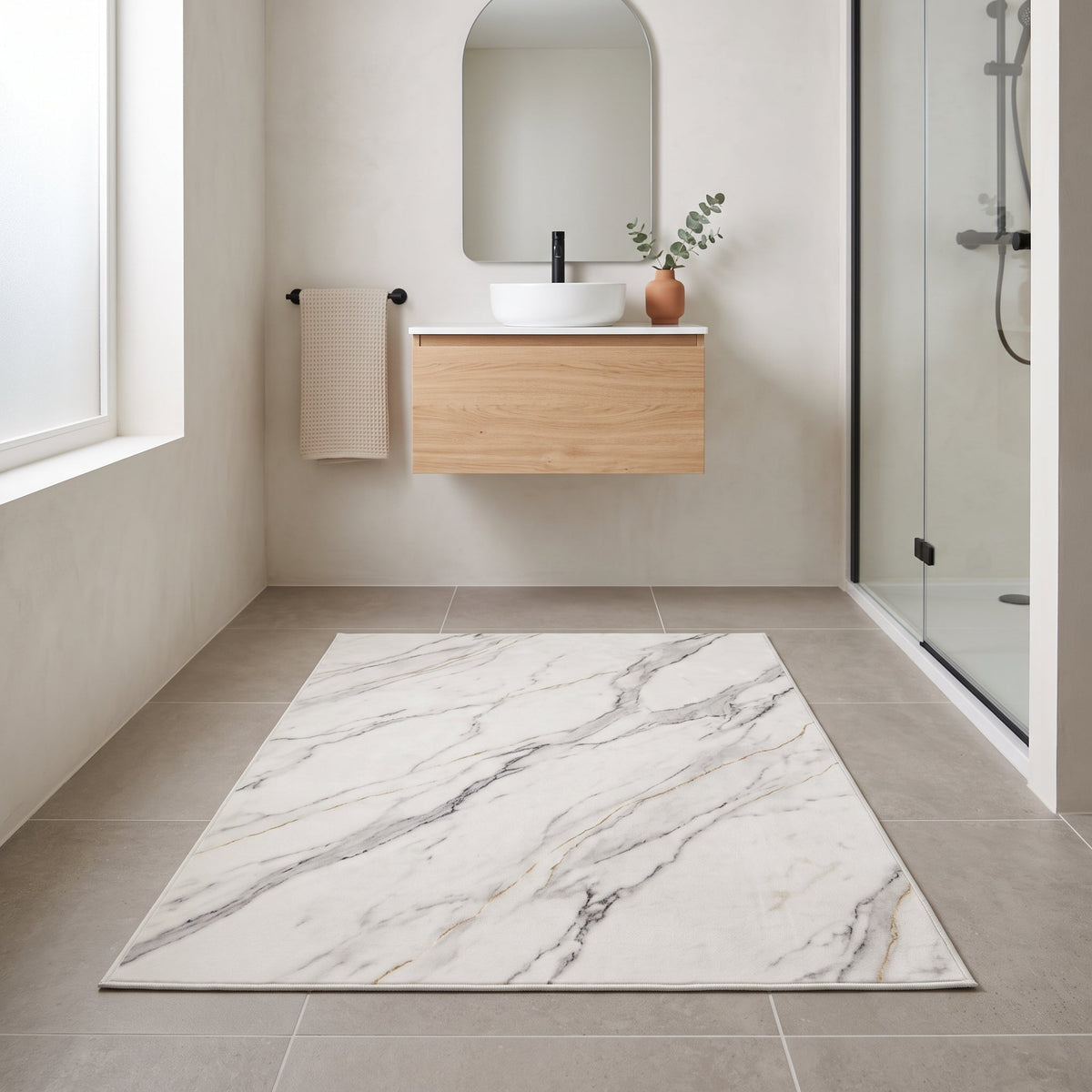 Tapis de Bain Marbre Nordique Blanc Doré en situation