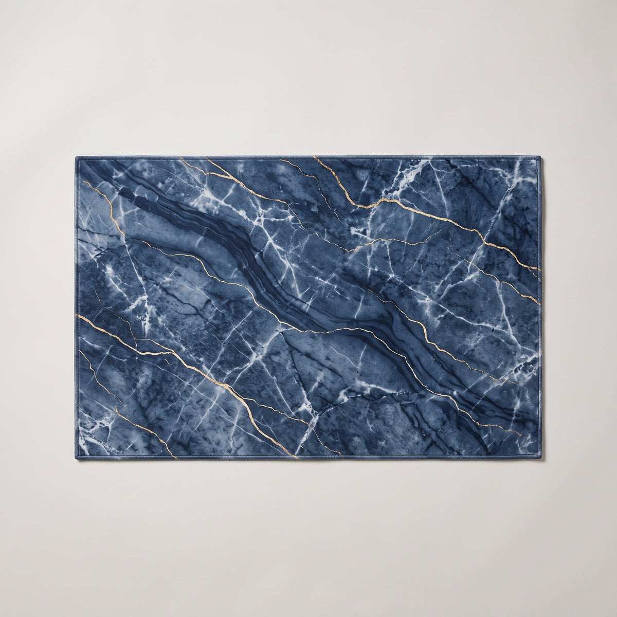 Tapis de Bain Marbre Nordique Bleu Marine vu du dessus