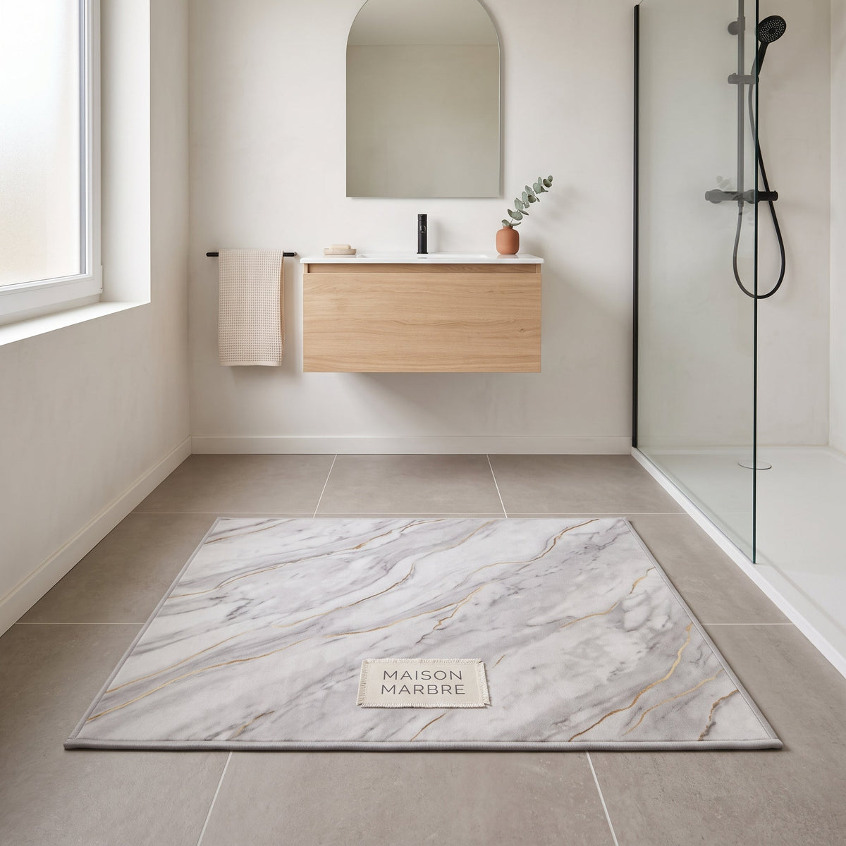Tapis de Bain Marbre Nordique Gris Perle en situation