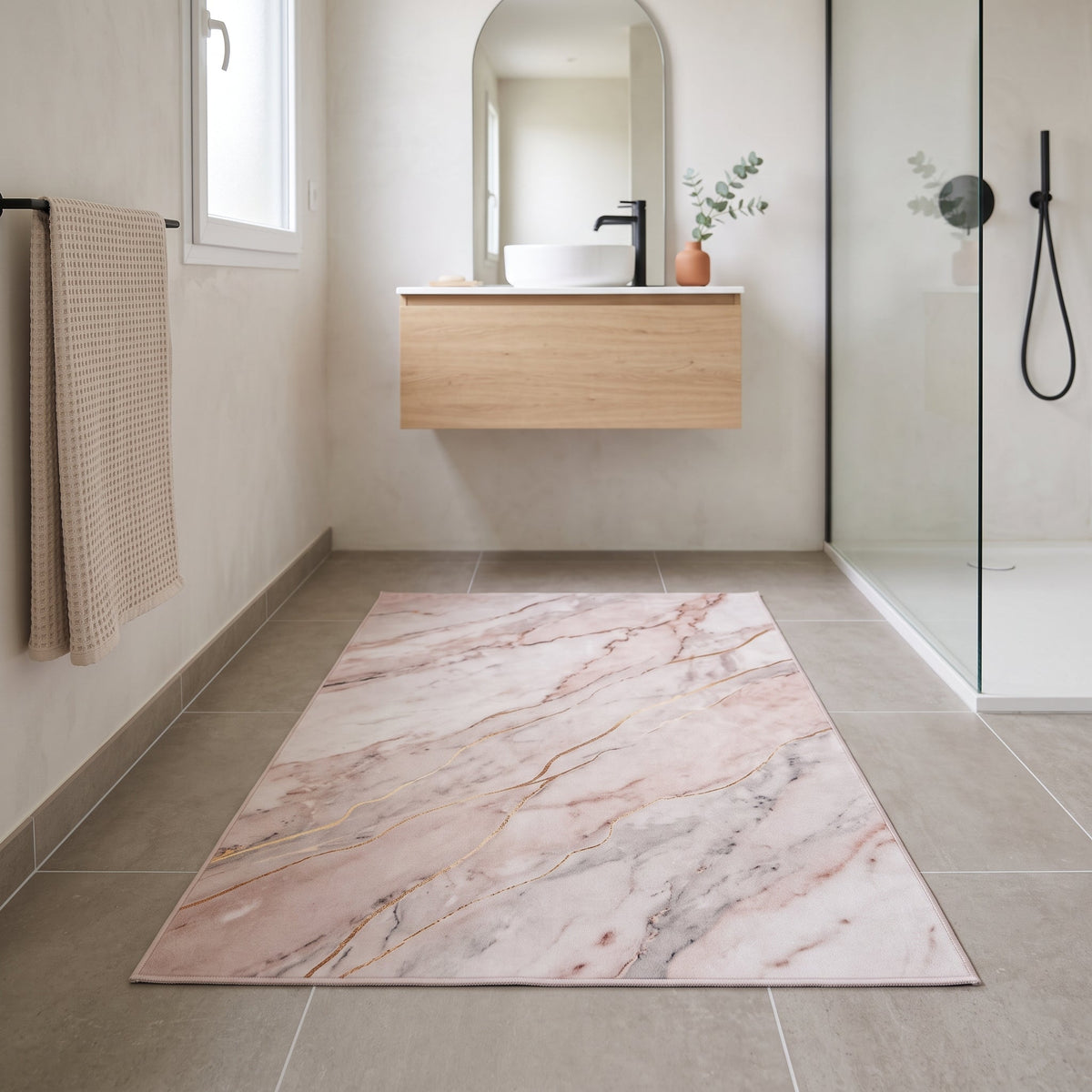 Tapis de Bain Marbre Nordique Rose Doré en situation