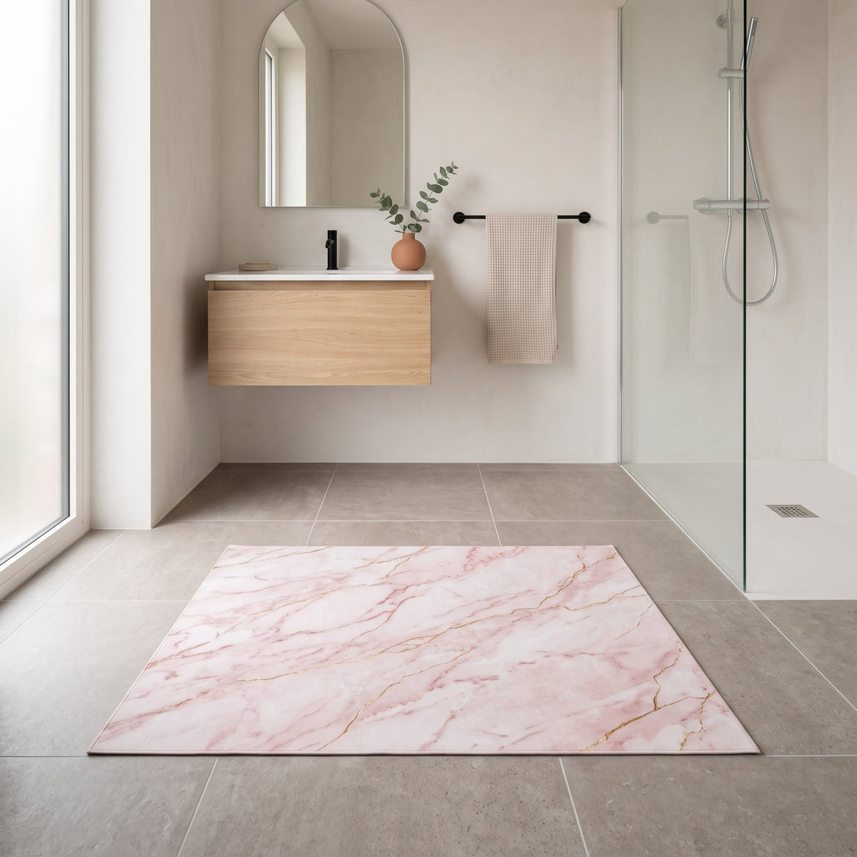 Tapis de Bain Marbre Nordique Rose Pastel en situation
