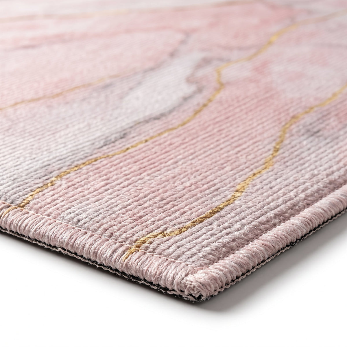 Gros plan sur le veinage du Tapis de Bain Marbre Nordique Rose Pastel