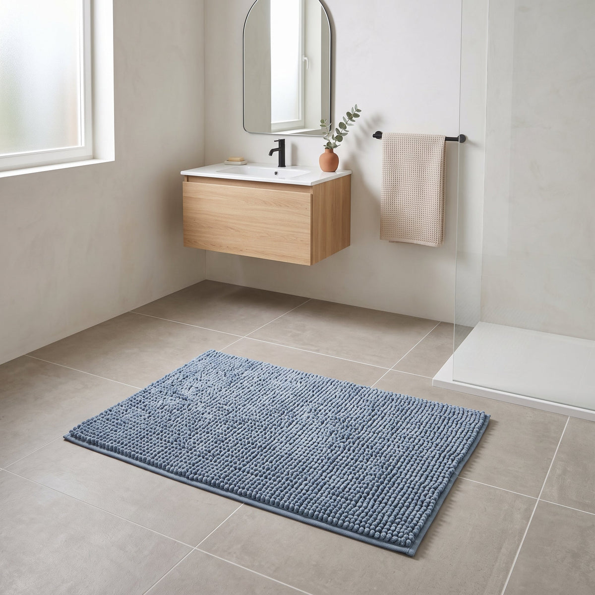 Tapis de Bain Microfibre Bleu en situation, vue en plongée