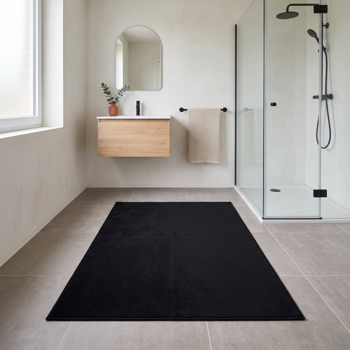 Tapis de Bain Simple Antidérapant Noir en situation