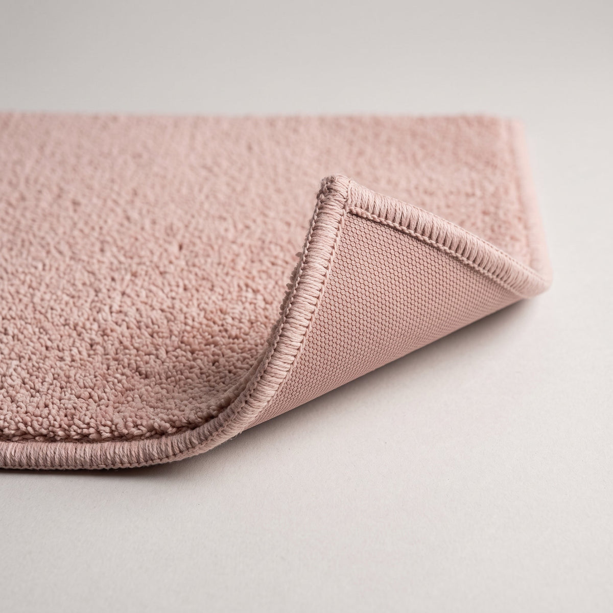 Détail du bord et de l'envers antidérapant, coloris rose