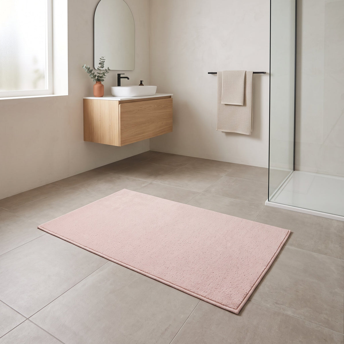 Tapis de Bain Simple Antidérapant Rose en situation, vue en plongée