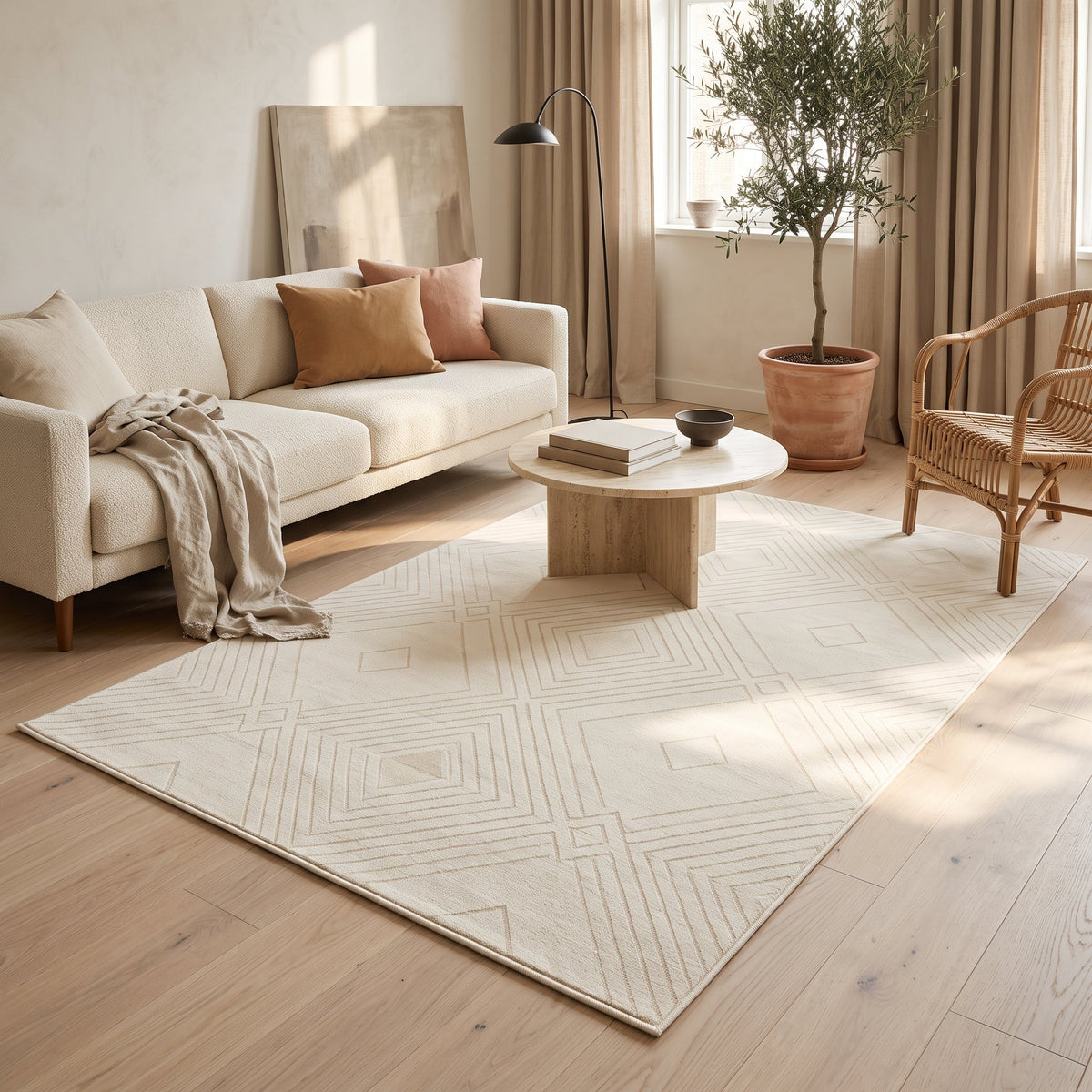 Tapis de salon géométrique crème dans un salon scandinave chaleureux